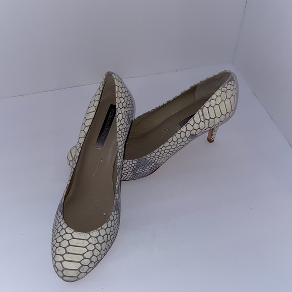 BCBGMAXAZRIA Snake Pattern Gray White Cream Pumps - Picture 3 of 13